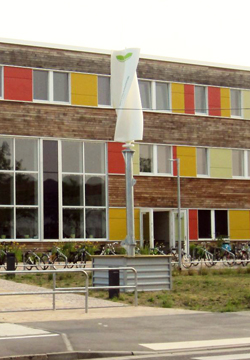 Foto_Suedseite-mit-Windrad