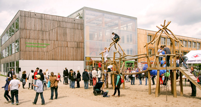 Kopfbau des Schulkomplexes